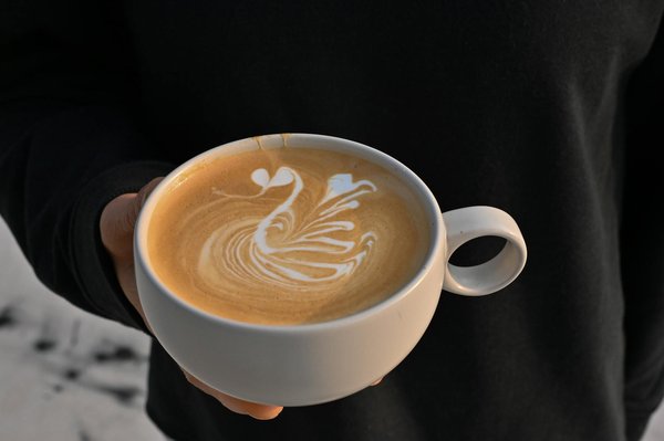 Comment les plateformes de médias sociaux influencent-elles la mode féminine ?